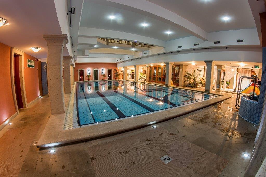 Egri Korona Borhaz Es Wellness Hotel Demjén Exterior foto