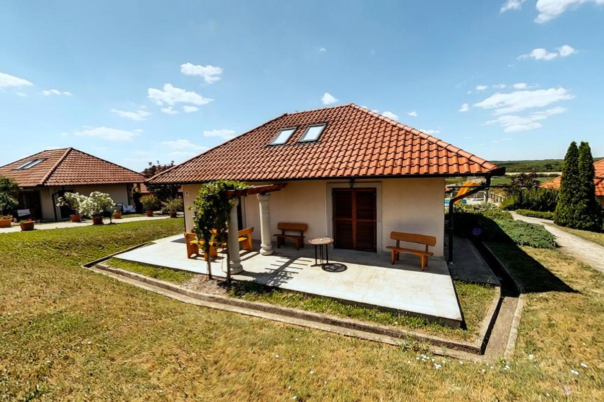 Egri Korona Borhaz Es Wellness Hotel Demjén Exterior foto