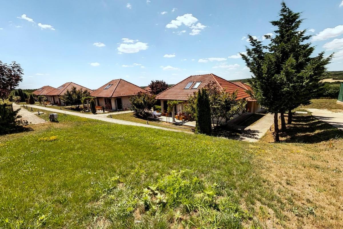 Egri Korona Borhaz Es Wellness Hotel Demjén Exterior foto