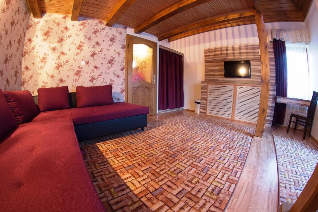 Egri Korona Borhaz Es Wellness Hotel Demjén Exterior foto