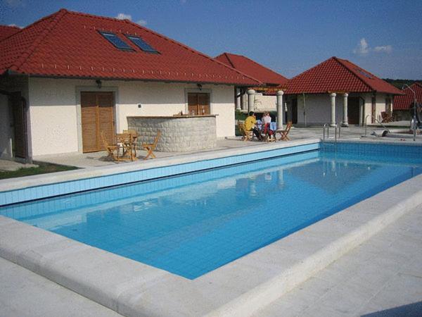 Egri Korona Borhaz Es Wellness Hotel Demjén Exterior foto