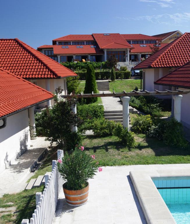 Egri Korona Borhaz Es Wellness Hotel Demjén Exterior foto
