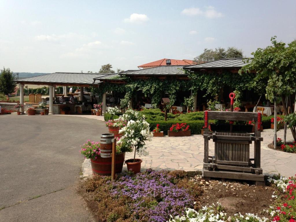 Egri Korona Borhaz Es Wellness Hotel Demjén Exterior foto