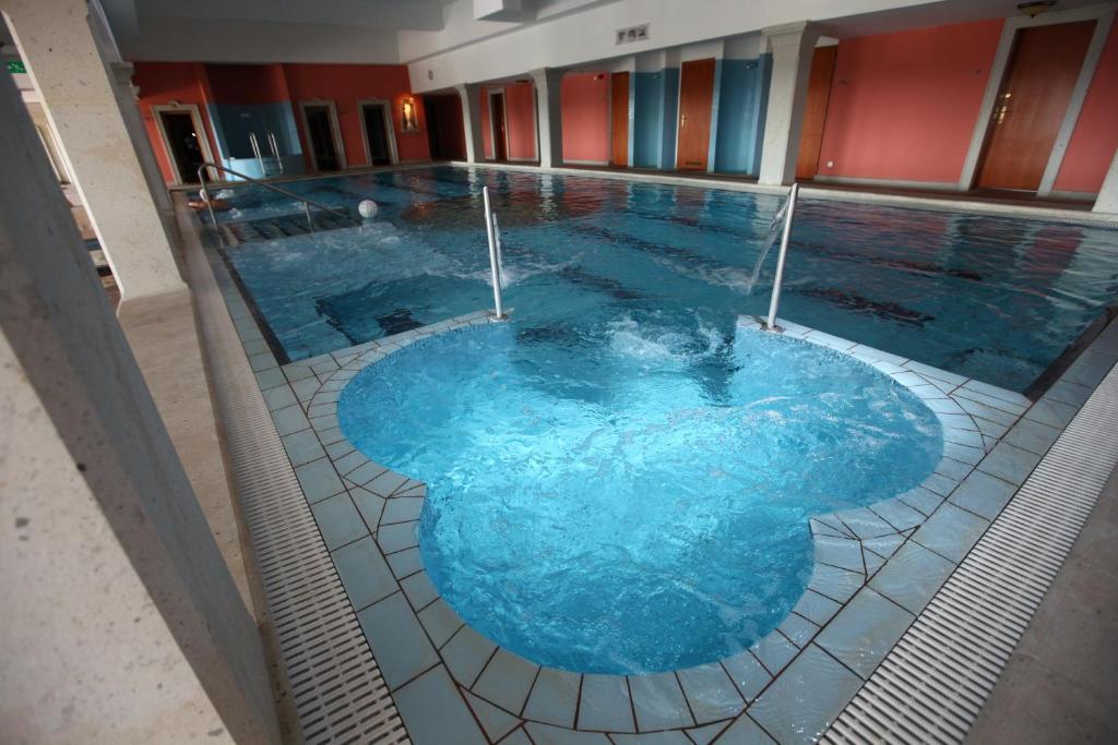 Egri Korona Borhaz Es Wellness Hotel Demjén Exterior foto