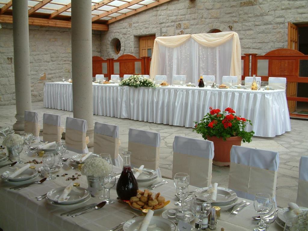 Egri Korona Borhaz Es Wellness Hotel Demjén Exterior foto